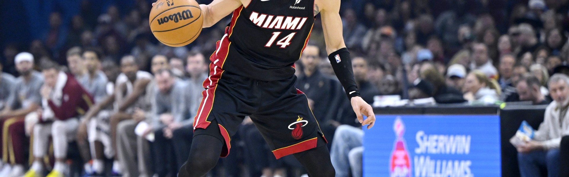 官方网站-NBA彩经：热火守卫主场轻松赢下奇才 马刺攻陷高原客场拿下掘金