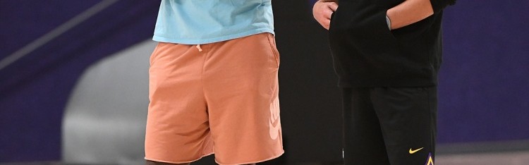 和高层有隙？文胖：詹姆斯执行球员选项后 湖人没有发布相关消息