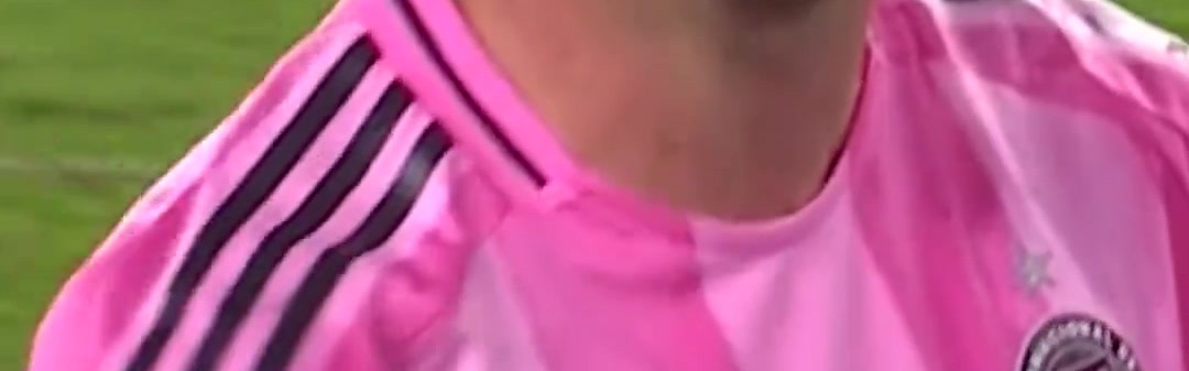 官方网站-进球后比签名手势！记者：梅西是在问对手助教，要不要他的签名